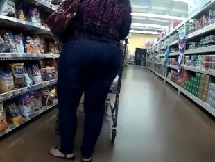Pawg in store