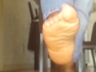 Ebony feet bust a nut